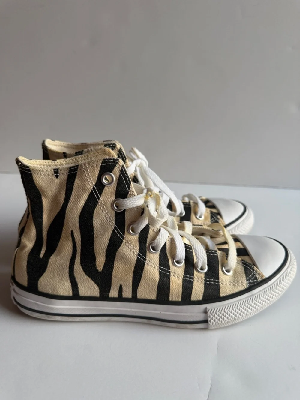 Converse All Star Kids High-Top Zebra Stripe Sneakers tennis shoes sz 3 5 35